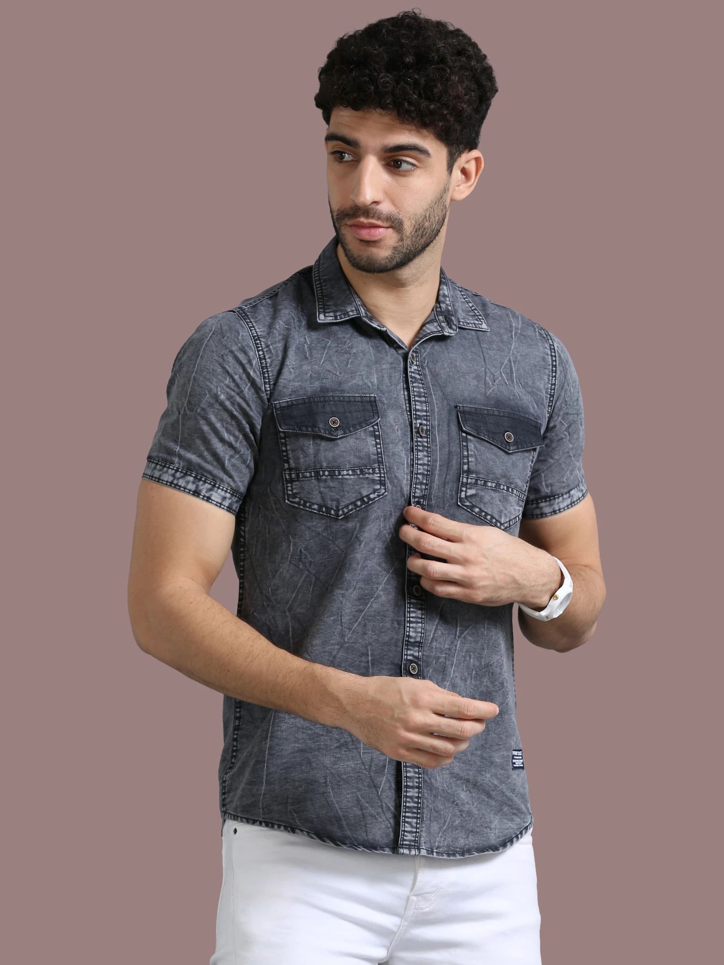 Men Regular Fit Solid Cut Away Collar Casual Shirt