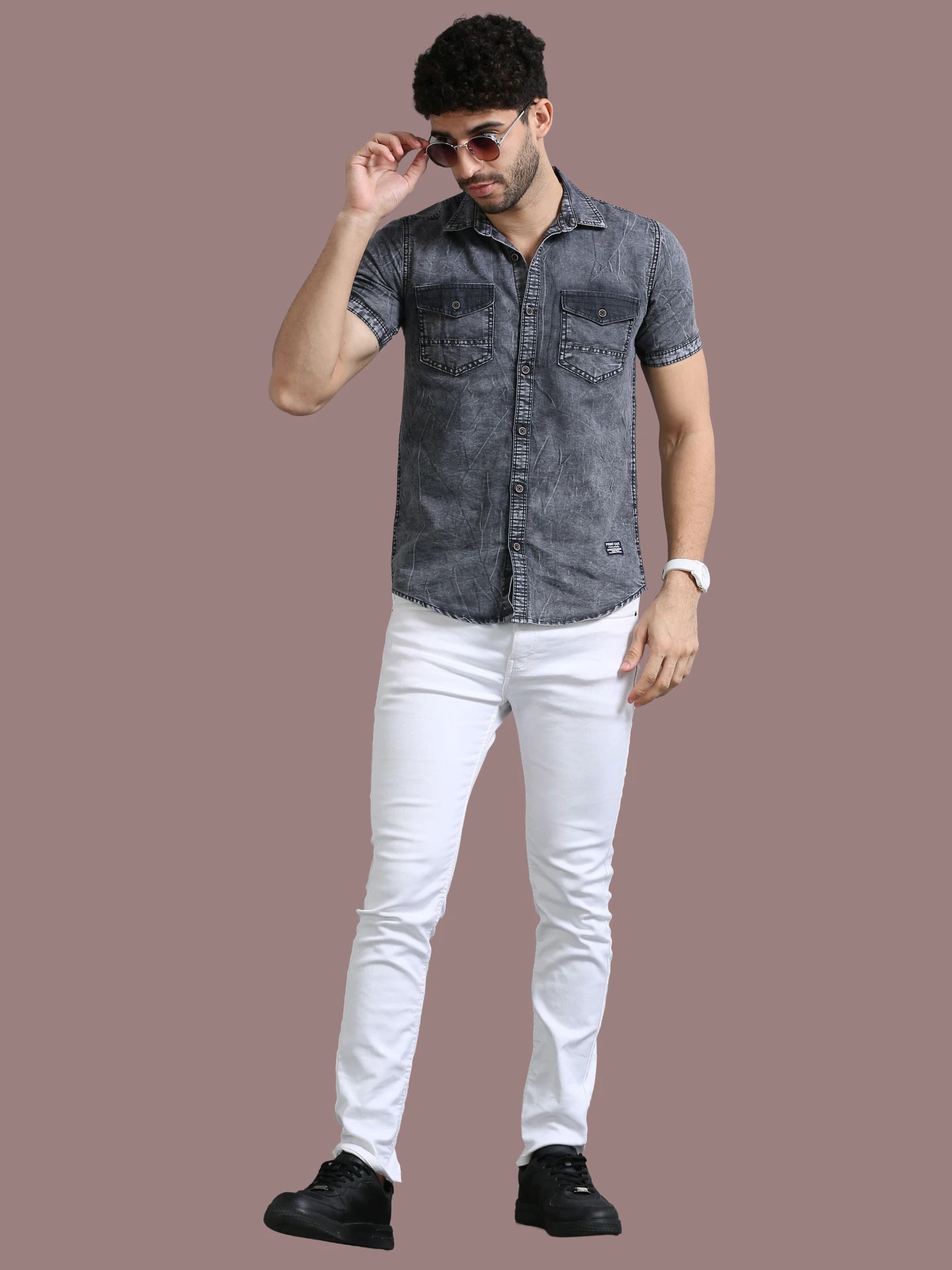 Men Regular Fit Solid Cut Away Collar Casual Shirt