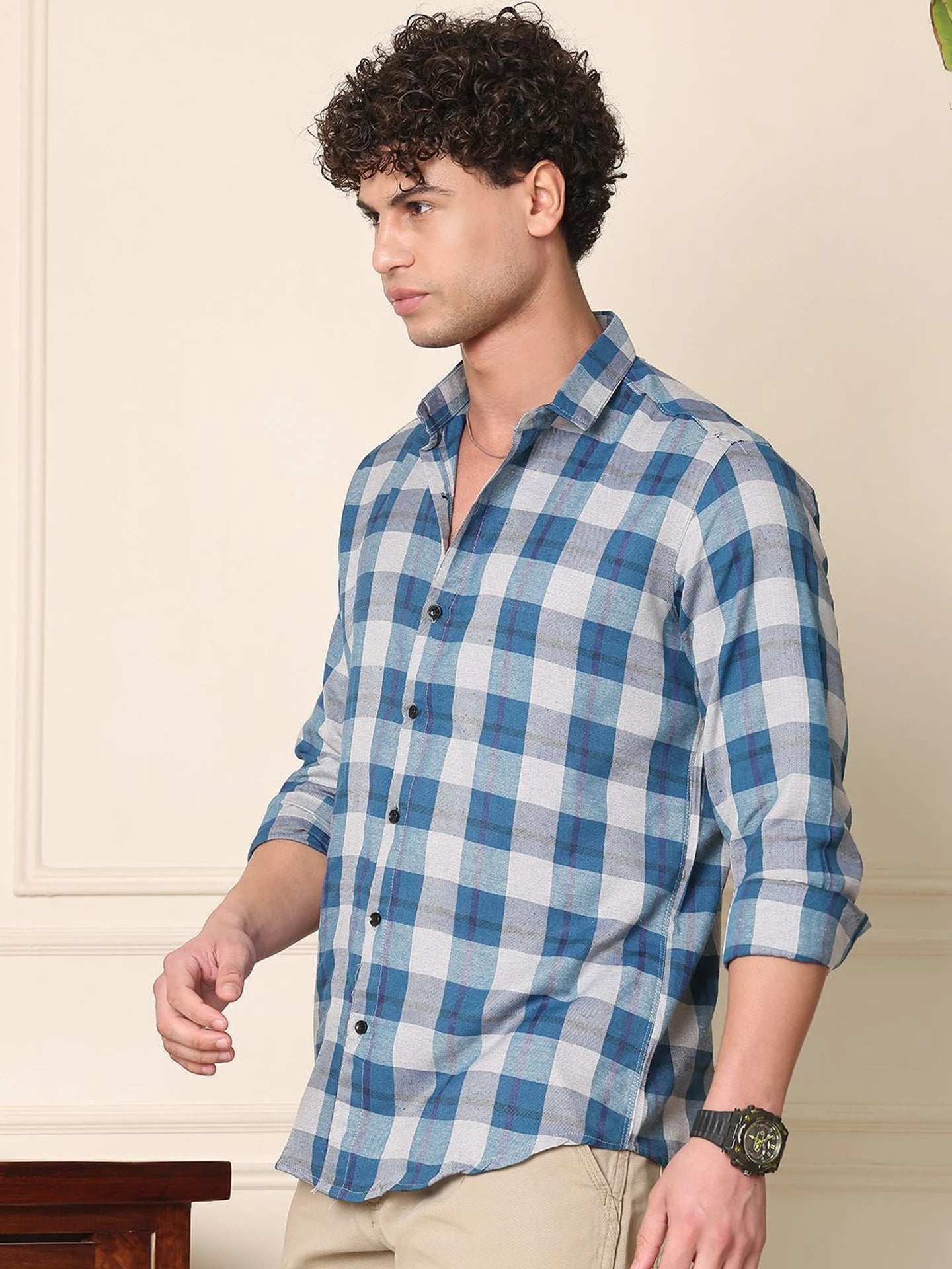 Royal Blue Men Regular Fit Solid Spread Collar Casual Shirt