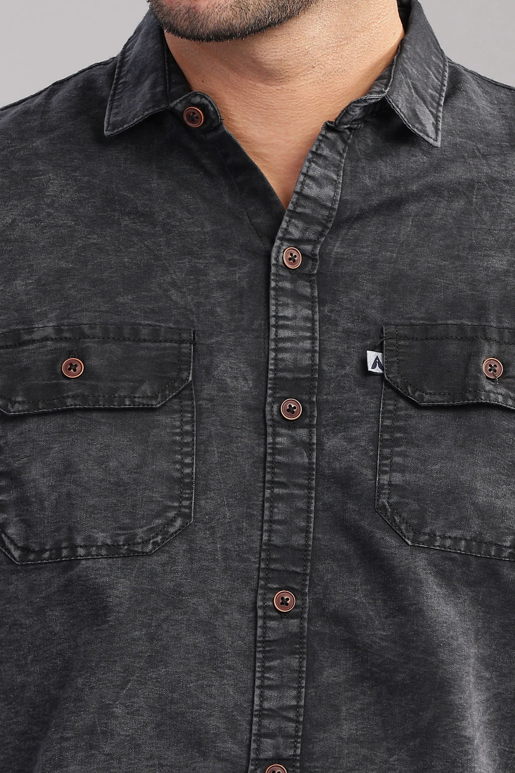 Men Regular Fit Washed Cut Away Collar Casual Shirt