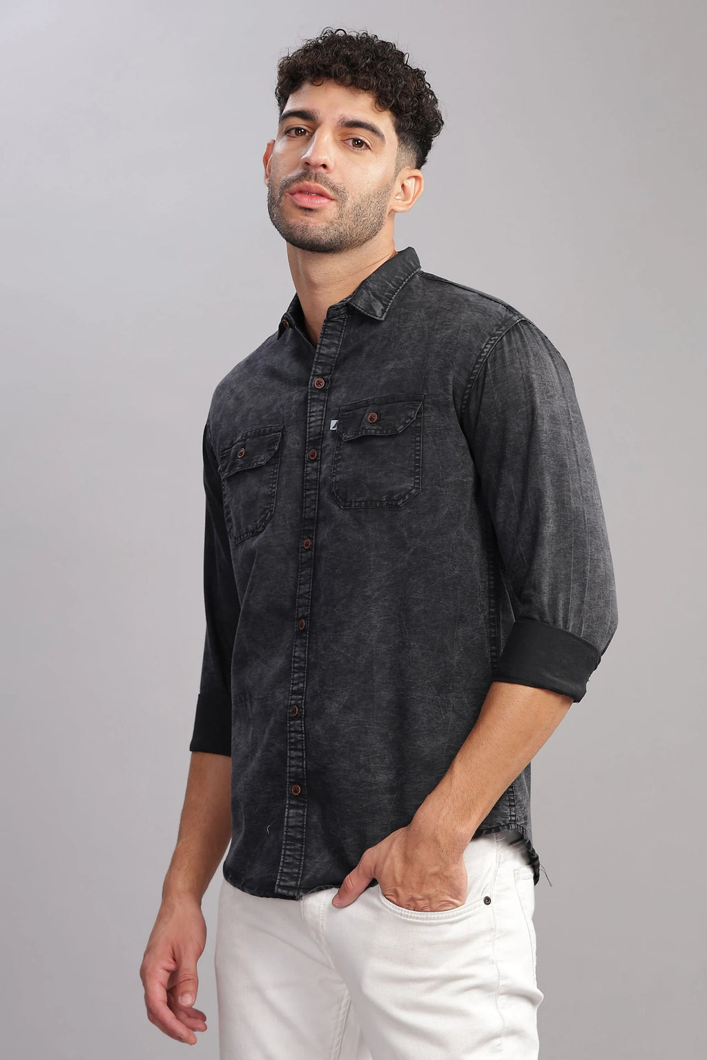 Men Regular Fit Washed Cut Away Collar Casual Shirt
