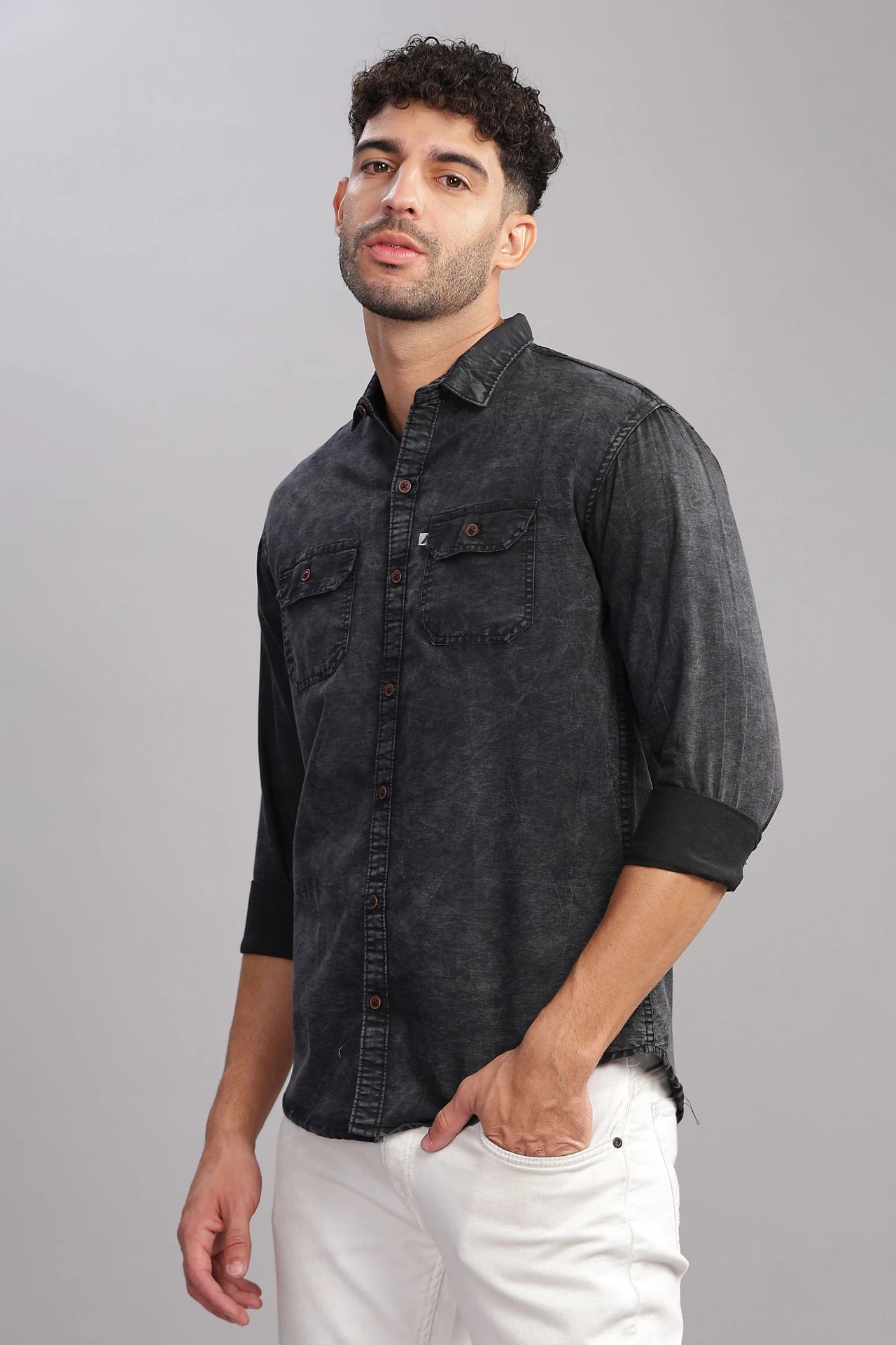 Men Regular Fit Washed Cut Away Collar Casual Shirt