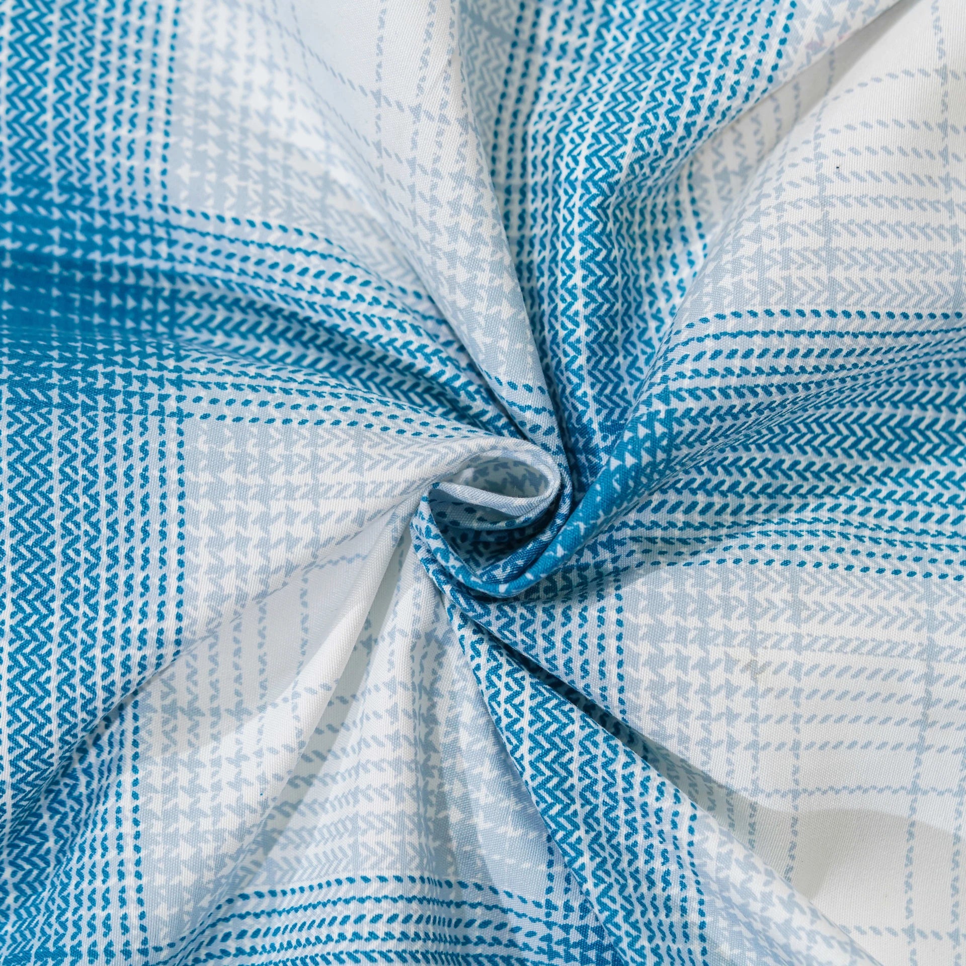 Blue Men Regular Fit Checkered Spread Collar Casual Shirt